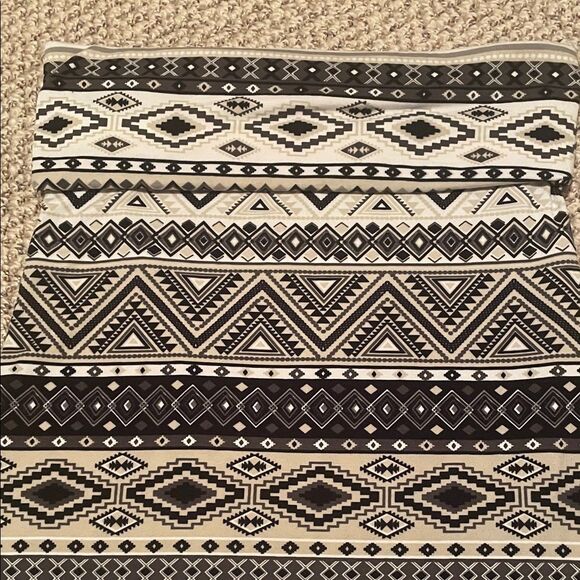 Geometric Pattern Maxi Skirt - Black and White - Picture 3 of 4